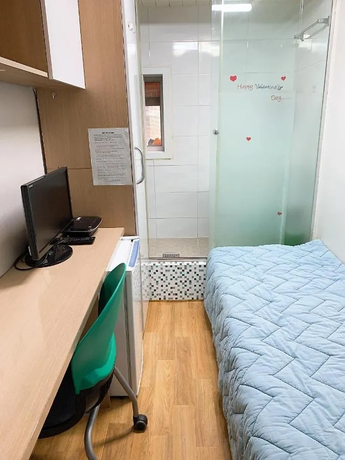 Living Castle Hongdae Hostel Seoul