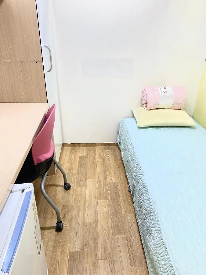 Living Castle Hongdae Hostel Seoul 0*,